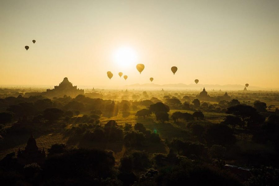 air balloons over temples of Bagan